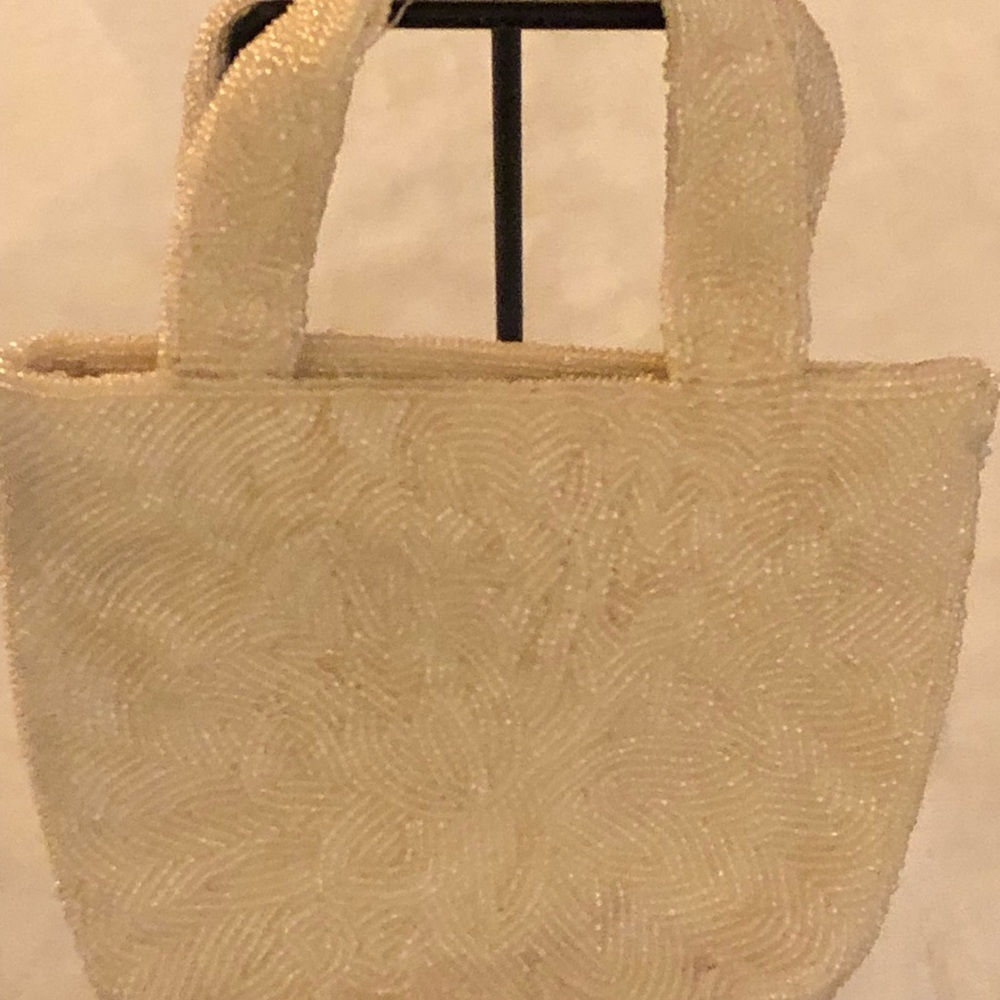Elegant Cream Beaded Wristlet Vintage Bag; White/Cream; Excellent Condition - Picture 4 of 6
